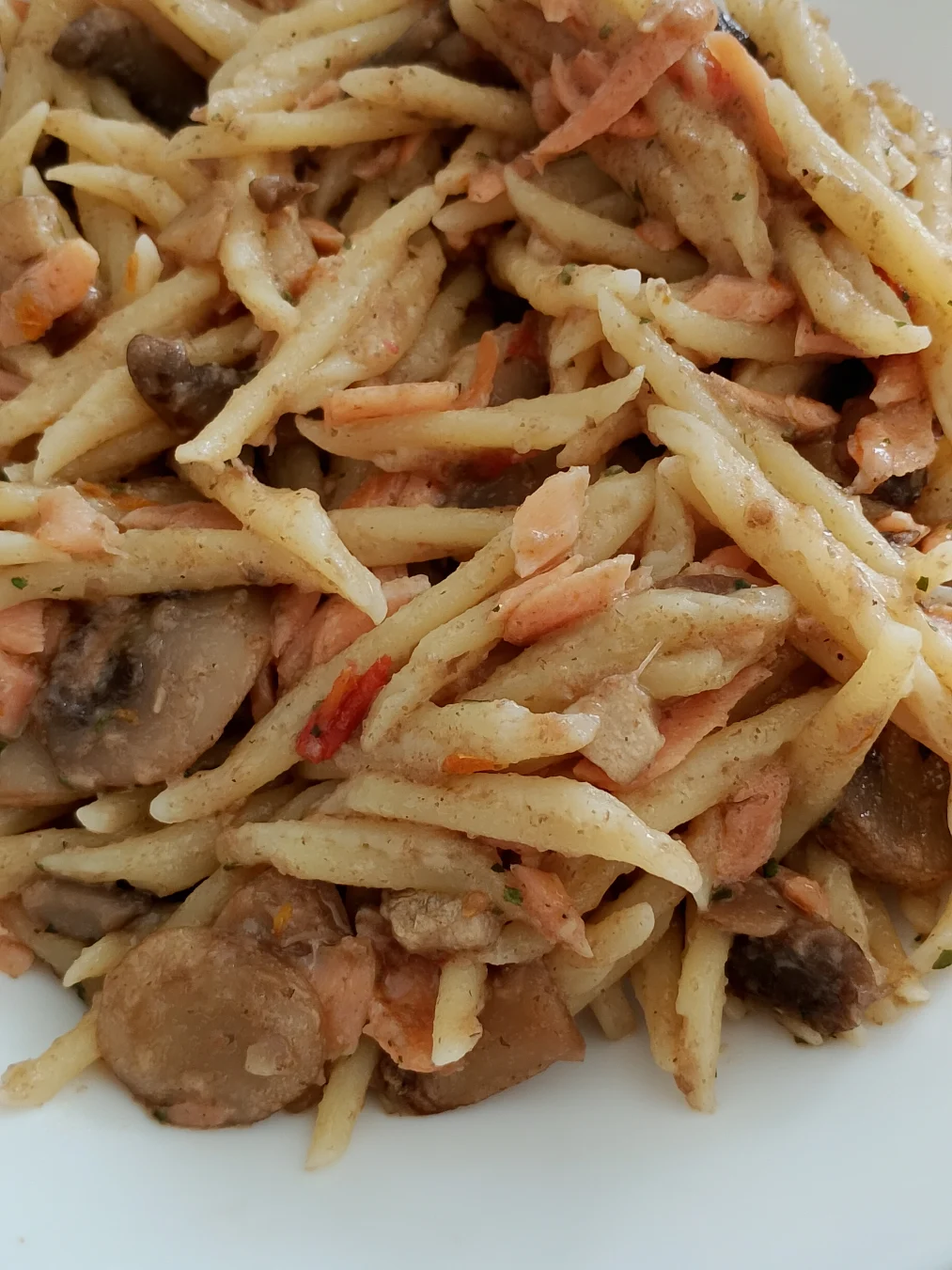 Trofie con Funghi e Salmone